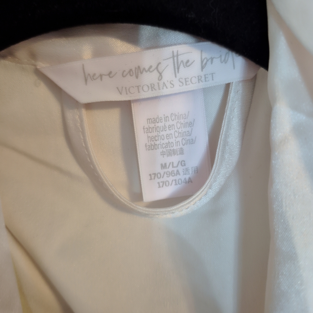 Victoria's Secret Ivory Satin Robe - Picture 7 of 7